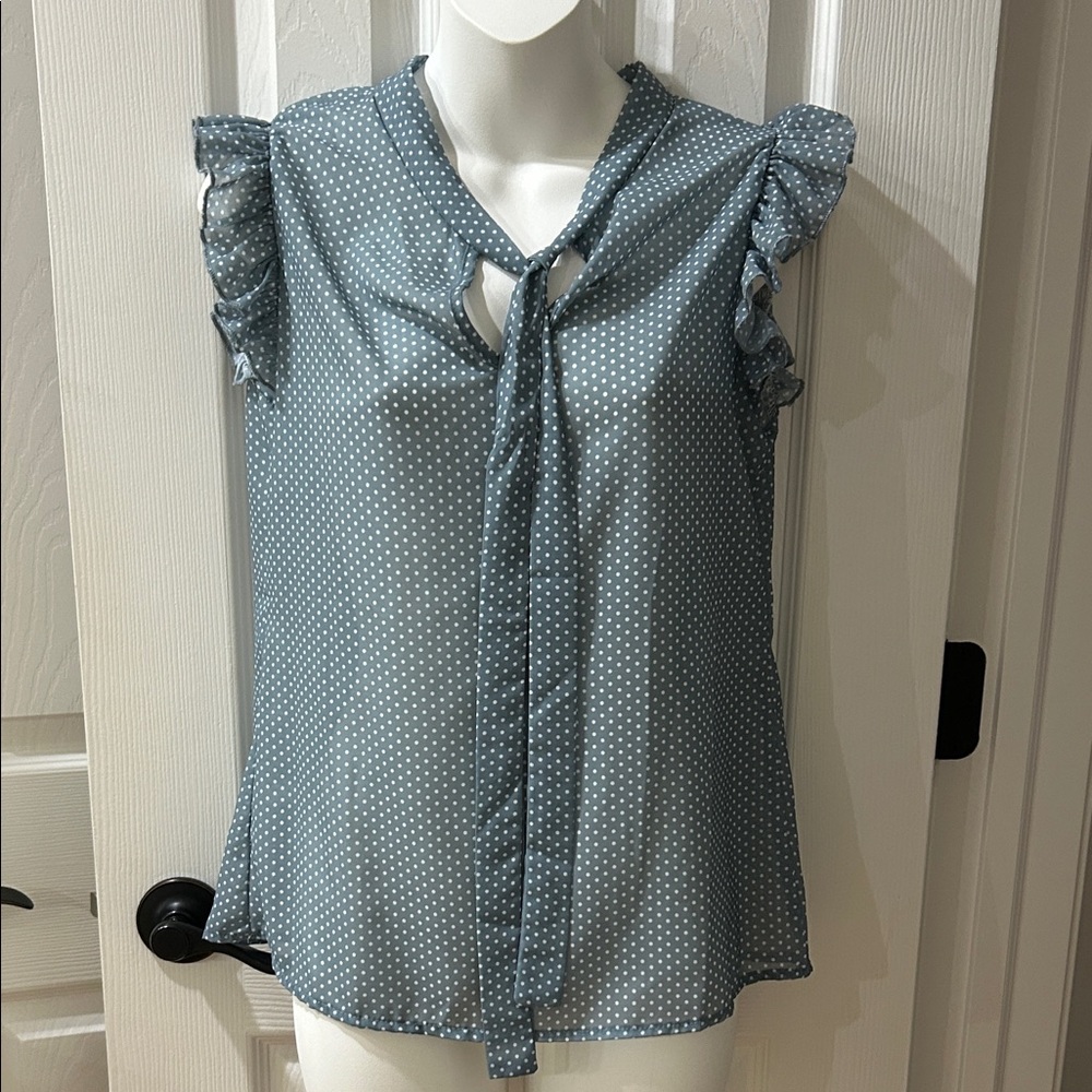 Women’s blouse size small
